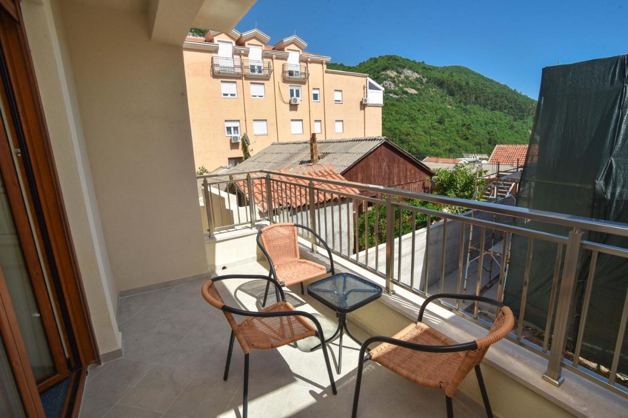 Aparthotel Vistamar &