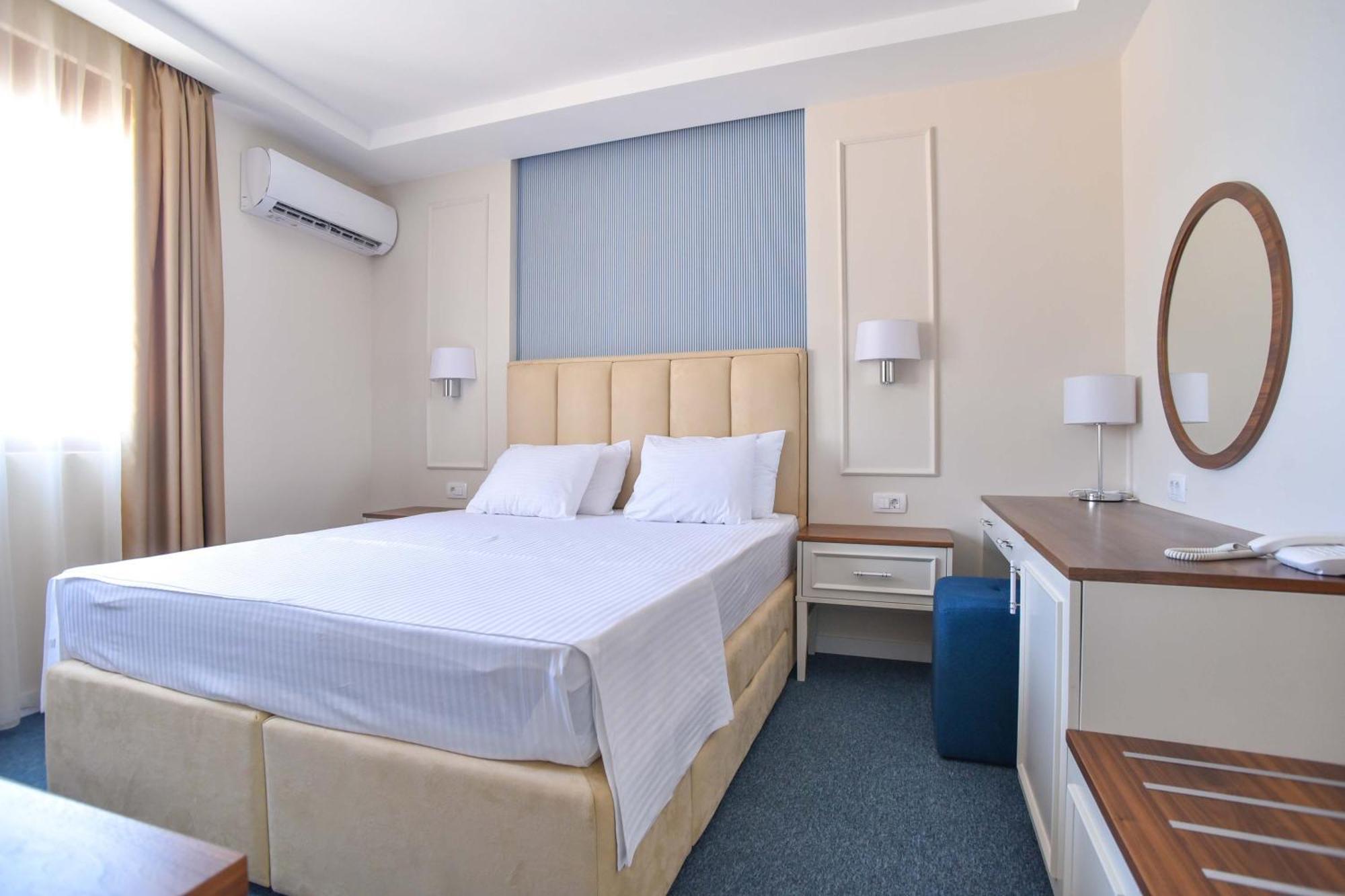 Aparthotel Vistamar & Budva