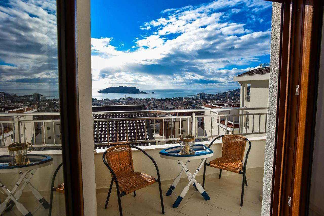 Aparthotel Vistamar &