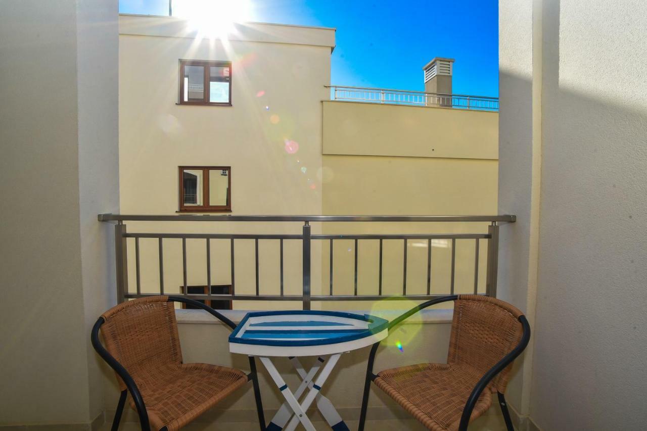 Aparthotel Vistamar &